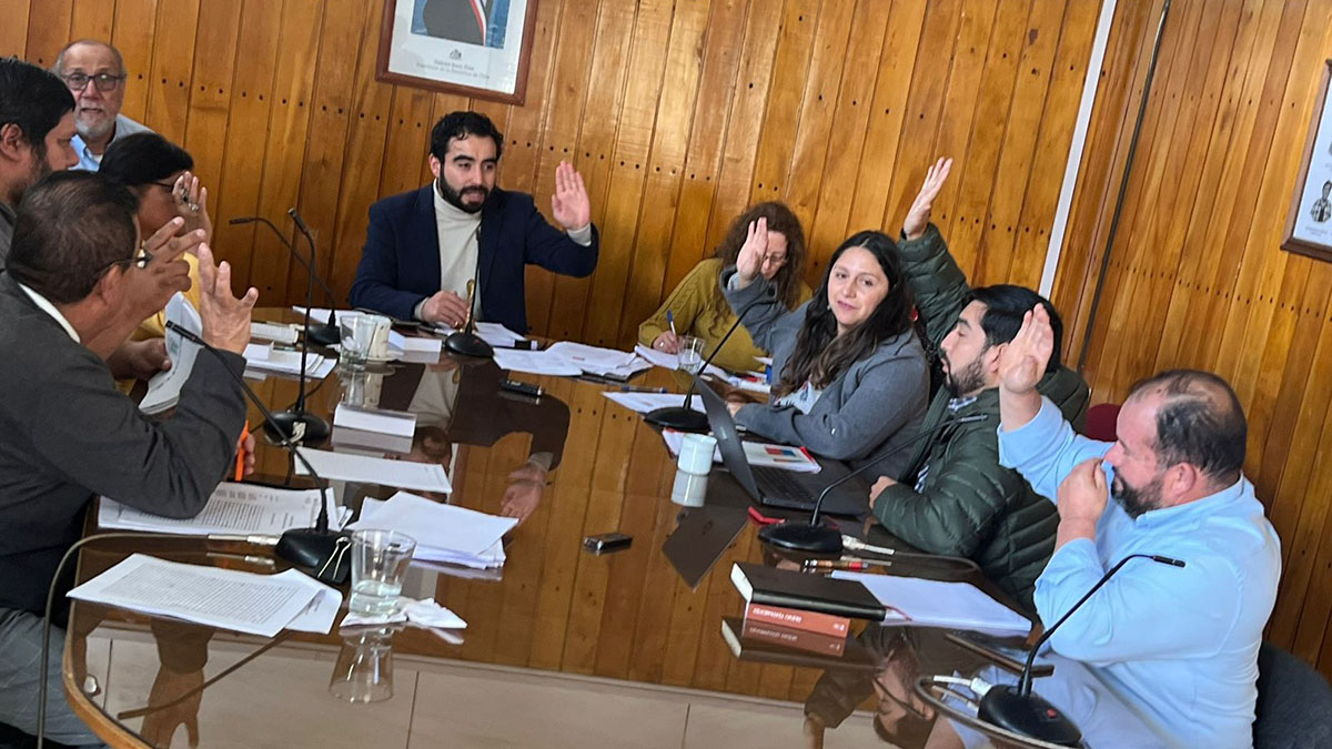CONCEJO MUNICIPAL APRUEBA NUEVAS LICITACIONES Y COMODATOS QUE BENEFICIAN A LAS VECINAS Y VECINOS DE LOS LAGOS - Municipalidad de Los Lagos buff.ly/3UXblBV