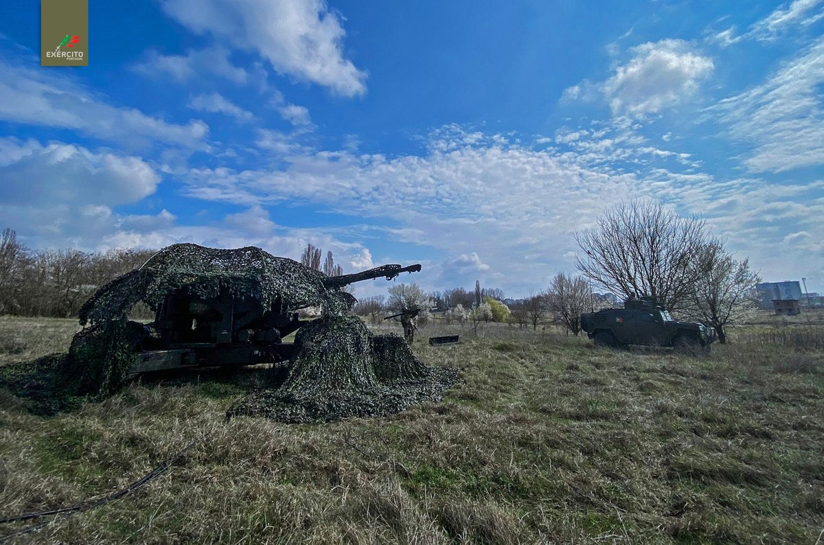 Exercito_pt's tweet photo. A 2.ª Força Nacional Destacada🇵🇹 na Roménia🇷🇴realiza treino operacional para manter elevados níveis de prontidão e proficiência técnica e tática no cumprimento da sua missão
➡️https://t.co/FX00a1vBmg
#ExércitoPortuguês #DefesaNacional #2FNDROU #NATO #WeAreNATO #StrongerTogether https://t.co/xk2RGCBk9i