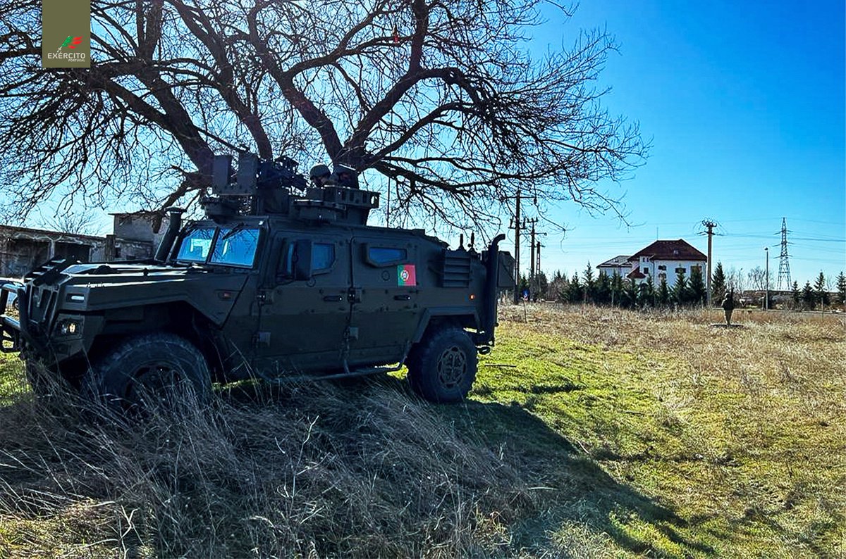 Exercito_pt's tweet photo. A 2.ª Força Nacional Destacada🇵🇹 na Roménia🇷🇴realiza treino operacional para manter elevados níveis de prontidão e proficiência técnica e tática no cumprimento da sua missão
➡️https://t.co/FX00a1vBmg
#ExércitoPortuguês #DefesaNacional #2FNDROU #NATO #WeAreNATO #StrongerTogether https://t.co/xk2RGCBk9i