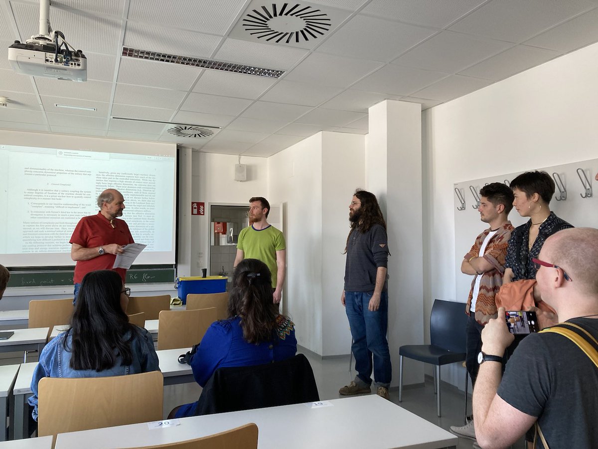 We're in the Erwin Schrödinger lecture hall in the UniWien Physics Department celebrating Manu Schwarzhans successfully defending his PhD thesis! 🥳🤩