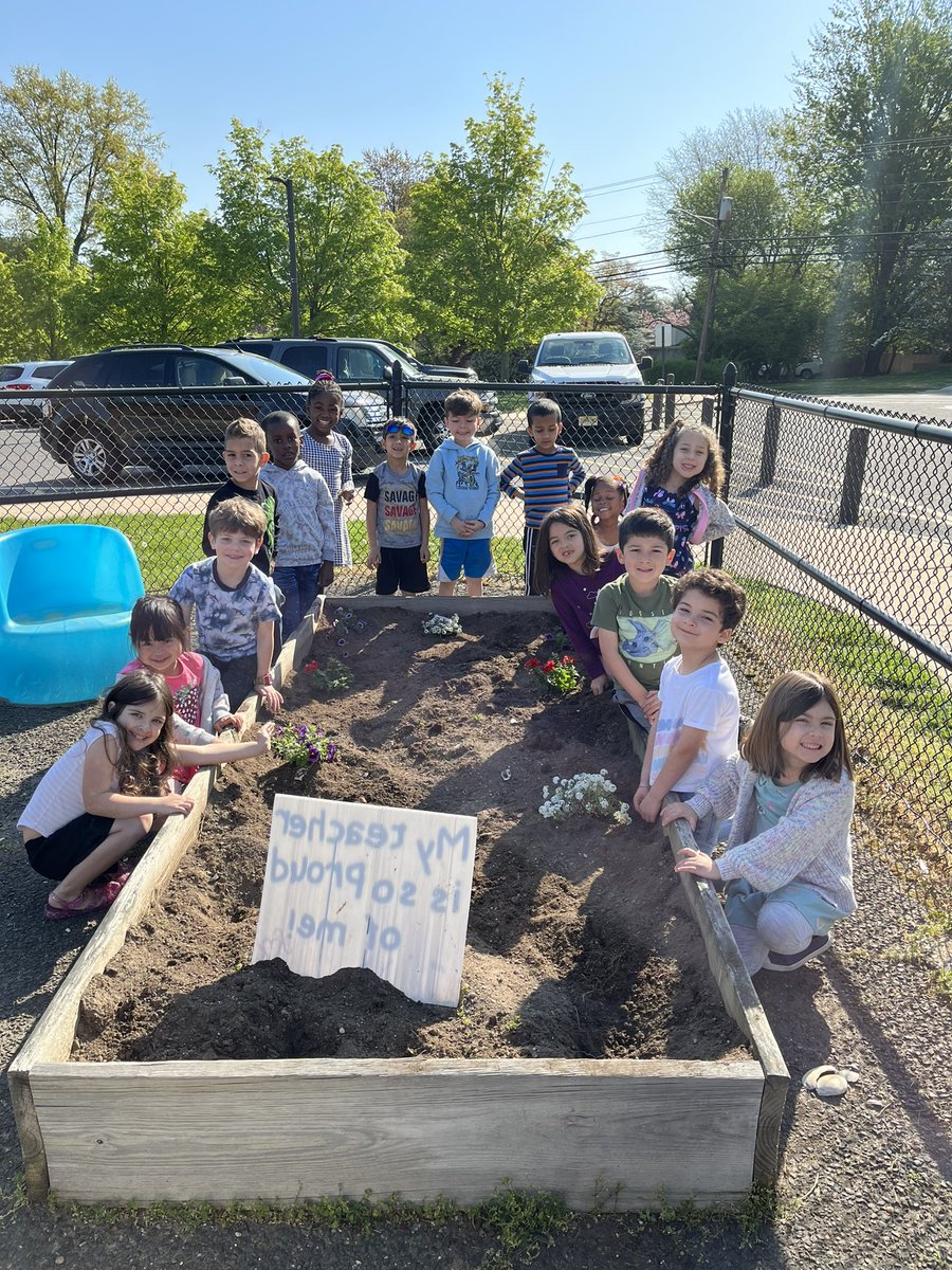 Kicking off Green Fest by planting some beautiful flowers in our garden! Thank you <a href="/bfpto/">Ben Franklin Elementary School PTO</a> for the additions to the KinderGarden! <a href="/JayBilly2/">Jay Billy</a>