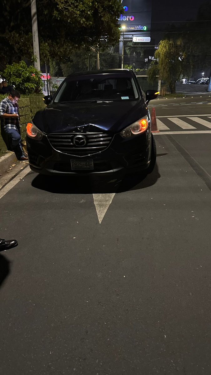 KMaragao's tweet photo. @tcsnoticias Así es como está la persona a la que atropellaron y la persona que lo atropelló  en su casa sin ningún tipo de consecuencia… los policías que se hicieron presente lo dejaron ir. El hombre no dió una disculpa, no se acercó nunca a preguntar cómo estaba… no se hizo cargo de nada https://t.co/u8Aesw7VPx