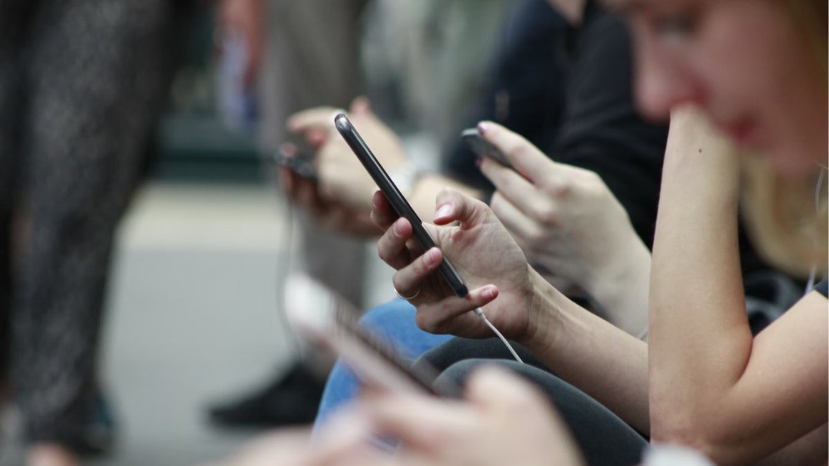 ernestchilds's tweet photo. Proofpoint researchers have warned of a 12-fold increase in reporting of so-called “conversational #scams” like #pigbutchering last year, making them the fastest growing threat to mobile users in 2022. @InfosecurityMag features @Proofpoint mobile research. https://t.co/6P0MMyTkv6 https://t.co/0BIbwSsUaZ