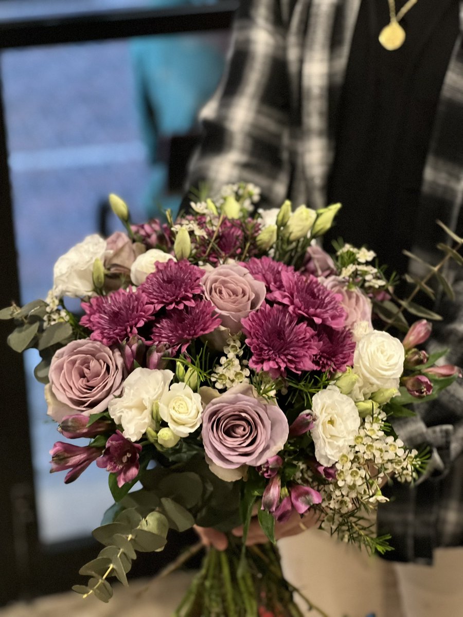 jeonjeonwoo's tweet photo. Sent the first batch! I had trouble with purple as we don't have much of it today and sorry if my photos aren't pinterest quality 😭 

I will retweet if the owners decide to tweet their message cards on their own 💜  

Binnie, I hope you know how loved you are. https://t.co/cvq0D1z1qF