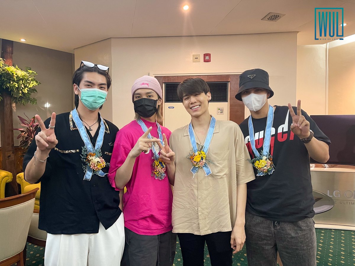 wishusluckent's tweet photo. The weather boys are here in Manila! 🙈🤍

See you tomorrow, LITA fans! 🌪🌧💨☁️

#SSOFLOVEINTHEAIRMNL2023 #ShawtyBoss #MagentaBoy #ComeFortZon #CaptainPeat https://t.co/pb2DAubwfA