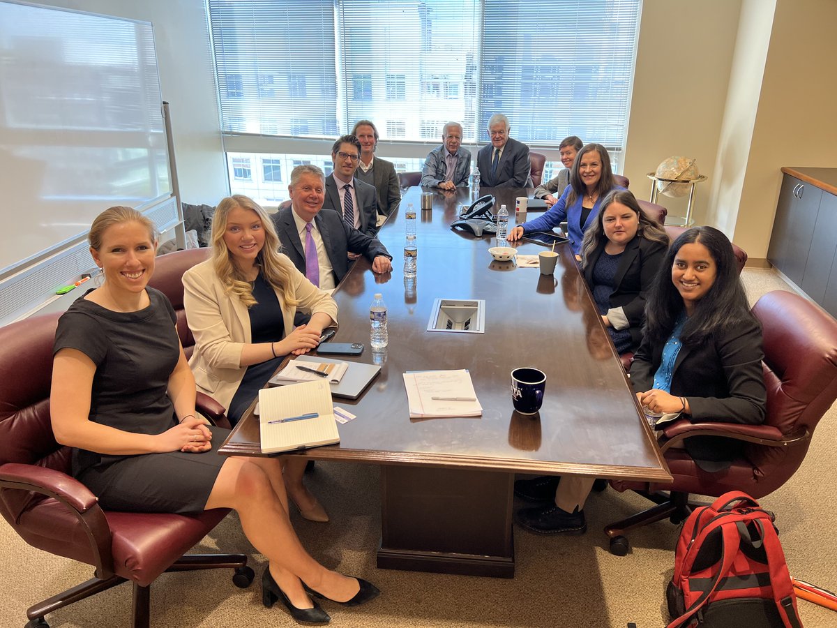 acbnational's tweet photo. We met with @HonTonyCoelho and @newtgingrich to discuss digital inclusion. Along with colleagues from @AFB1921, @NDRNadvocates, and @NFB_voice, this productive meeting is another step to achieving historic progress on accessibility for all. https://t.co/GmBOb1h5cY
