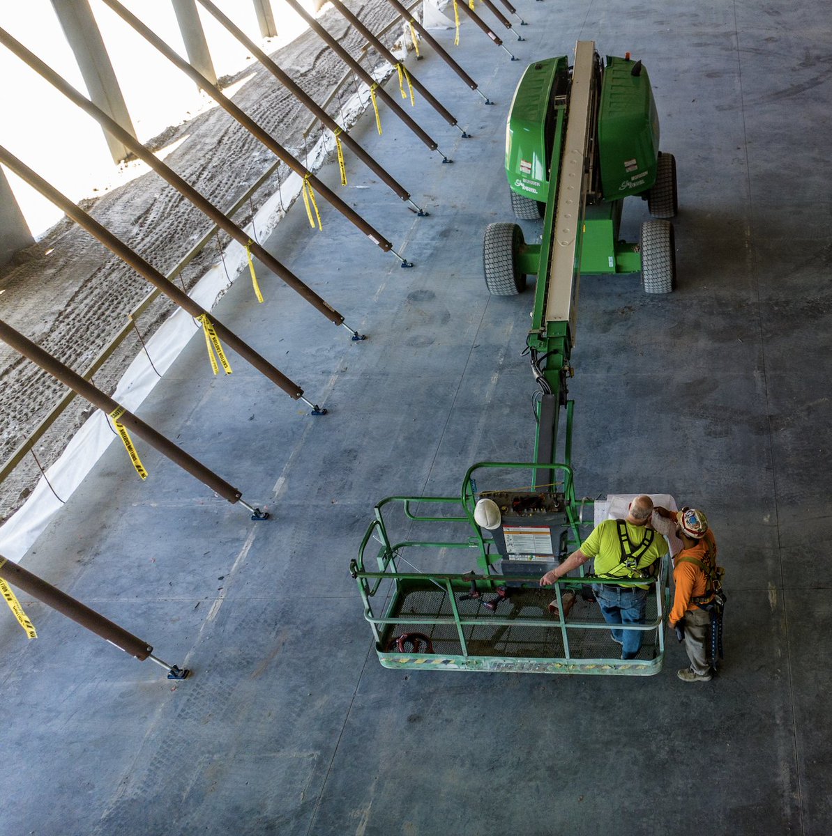 LisaRCarnell1's tweet image. LisaRCarnell1  Teamwork builds trust, innovation, and unity. We are better together. #ComplexConstruction #ConstructionTeam #IndustrialConstruction #StructuralConcre…