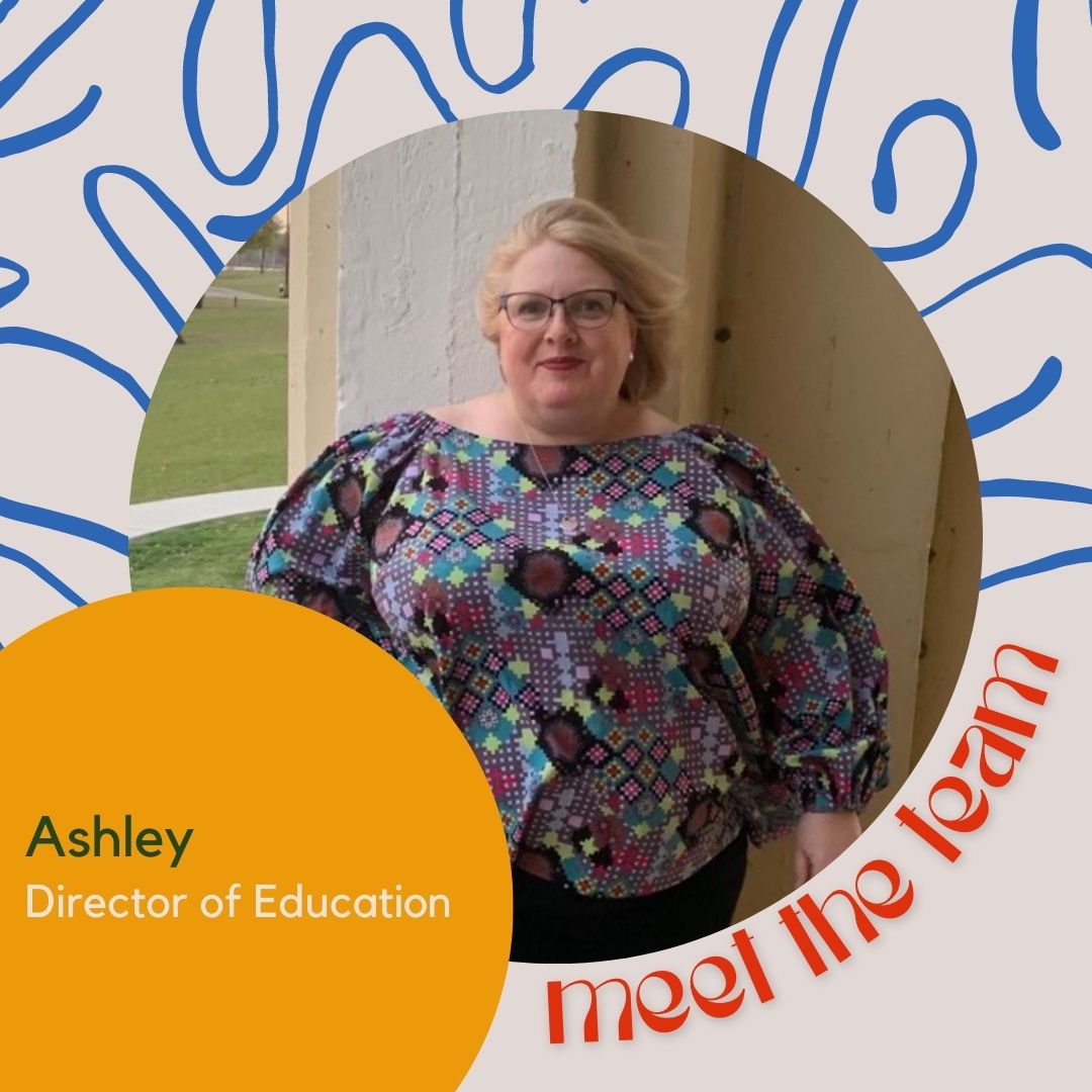 mrsewingmachine's tweet photo. #MSMTeam Say hi to Ashley! ✨The Director of Education, 
Meaning she makes the curriculum for the classes here at MSM, schedules and books them for our amazing students! Ashley is an avid quilter. Her favorite block is the "Log Cabin." Check out her top. She made it!💅 https://t.co/6uEQmhemGd