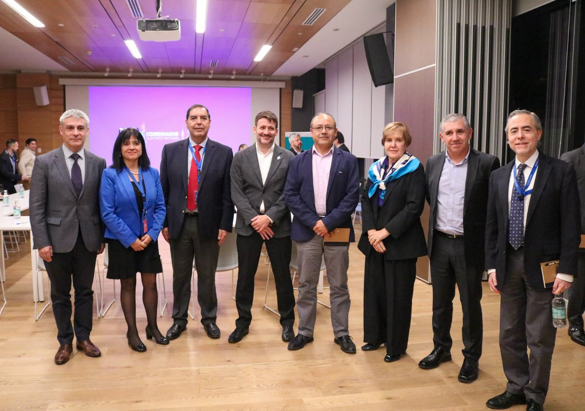 DiegoPardow's tweet photo. Ayer visité al @coord_electrico para acompañar el proceso que busca identificar oportunidades de flexibilización para la operación de centrales térmicas. 

Esto es parte de las acciones que considera nuestra Agenda Inicial para un Segundo Tiempo de la Transición Energética. ⚡️ https://t.co/xkcsdY2SMR