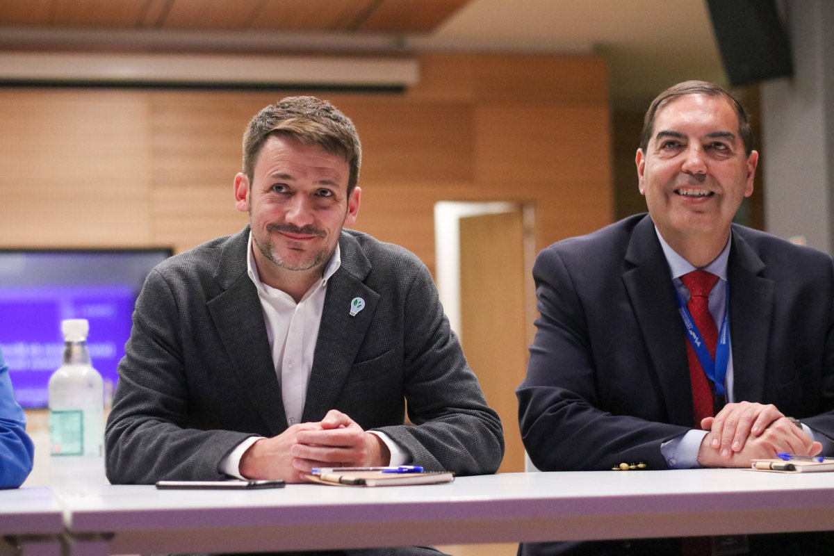 DiegoPardow's tweet photo. Ayer visité al @coord_electrico para acompañar el proceso que busca identificar oportunidades de flexibilización para la operación de centrales térmicas. 

Esto es parte de las acciones que considera nuestra Agenda Inicial para un Segundo Tiempo de la Transición Energética. ⚡️ https://t.co/xkcsdY2SMR