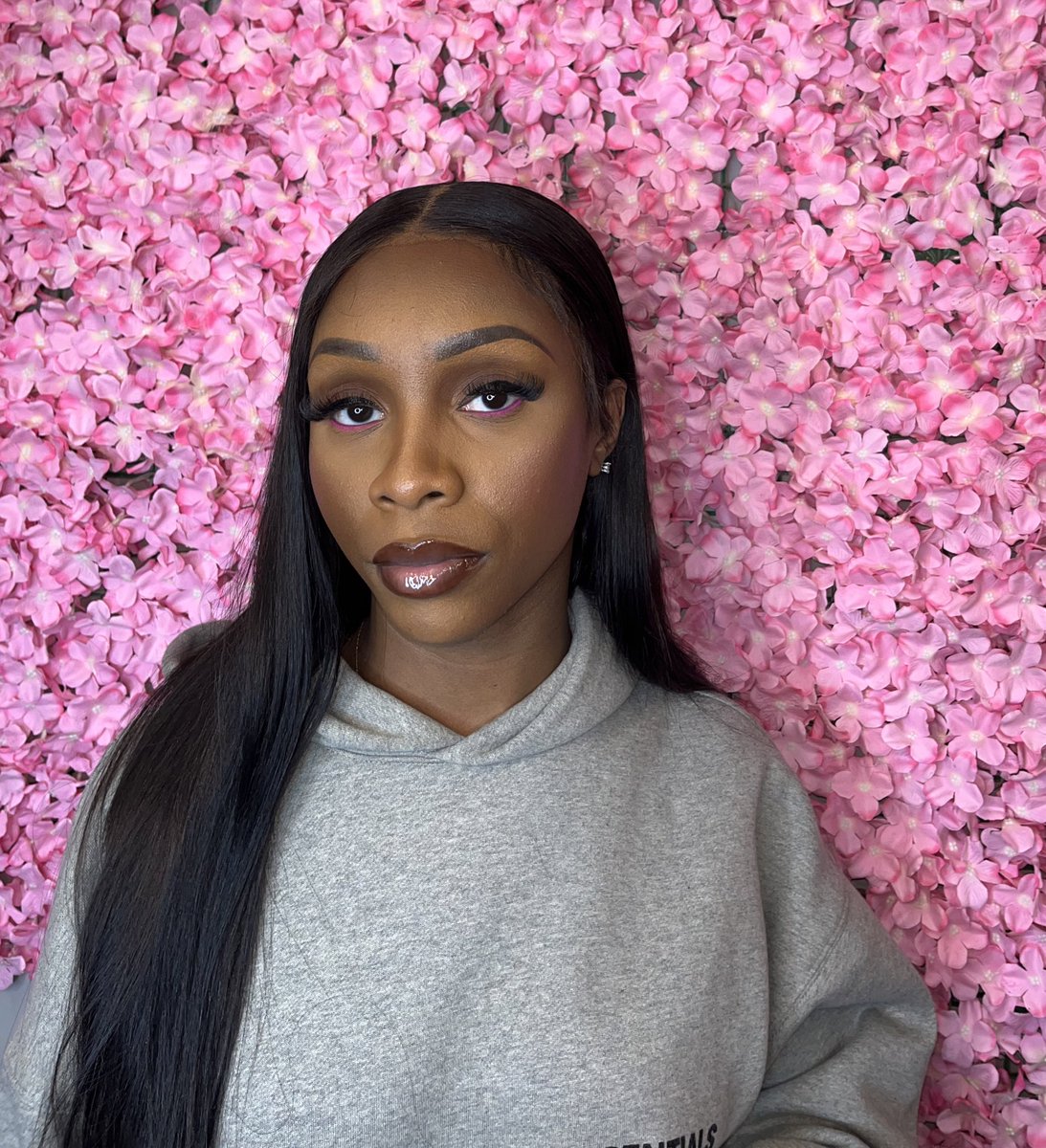 raelynndenise's tweet image. I am a self taught MUA from Philly✨ my ig is @beatsbyrae_ . Please follow &amp;amp; book with me💕