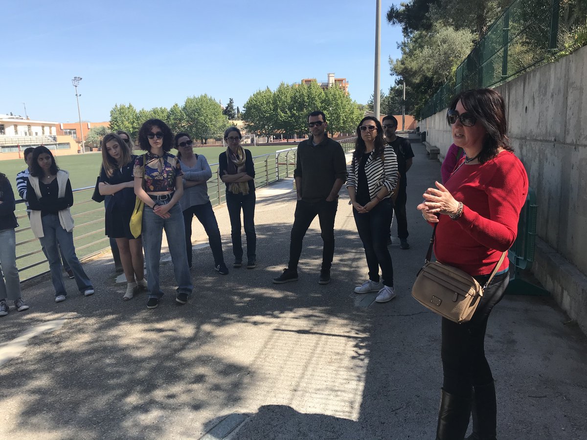 CIDEcooperativa's tweet photo. Avui hem viscut un acte d'homenatge a la nostra antiga alumna Àgueda Quetgles, que va perdre la vida aquest estiu en un accident de cotxe als 19 anys. La seva mare, acompanyada de familiars, amics i professors, ha plantat un arbre en la seva memòria. Gràcies! @CooperativaCIDE https://t.co/jiWEReEklF