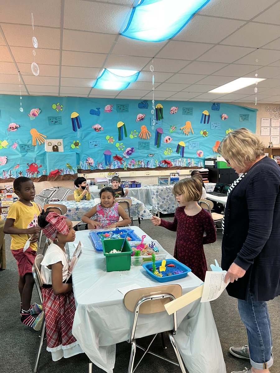 Ms. Blanton’s leaders teaching all about the ocean habitat on Leadership day!!🌊🐬🐙