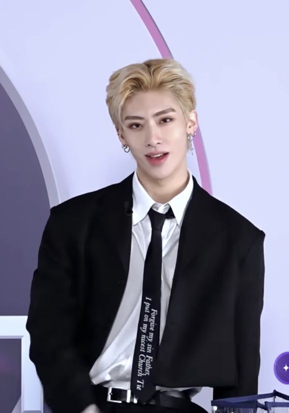 starfess's tweet photo. -idol hallo, ricky ini orangnya gimana ya?boleh bantu jelasin tentang dia? Soalnya lewat di fyp mulu, buat penasaran😭
TIA<3 https://t.co/rSshKrBDOv
