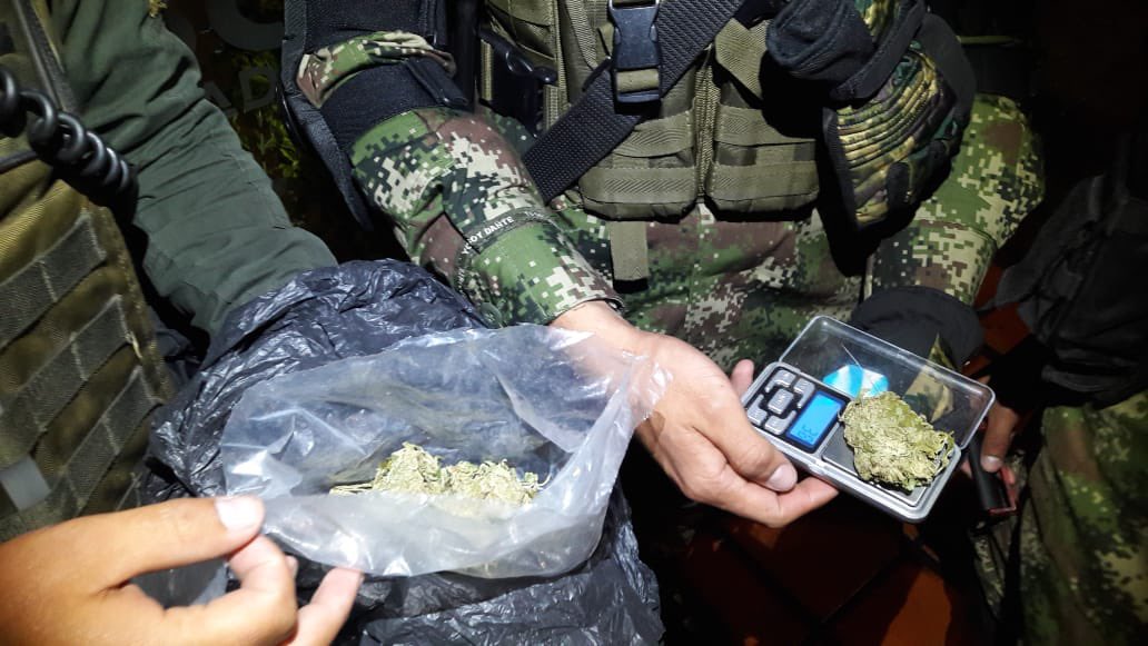 AndresPB1981's tweet photo. Seguimos desde la @alcaldiapasto con su @GobiernoPasto y #Unificados con @PoliciaPasto y @Ejercito_Div3 #BASPC23 con los operativos de #PlanComuna.

La noche anterior estuvimos en: 

✅ Tamasagra

✅ La Palma

✅ Mirador de Dios

✅ Parque San Felipe

✅ Anganoy

✅ Panorámico 

✅ Parque Aurora

✅ Av. U. Mariana 

Con las siguientes actividades y resultados para la contención del delito: 

🚨➕100 requisas.

🚨6 traslados al CTP de expendedores de sustancias alucinógenas, listas para ser distribuidas en parque Aurora y sector U. Mariana.

🚨Traslado de 01 individuo por porte de arma contundente 🔪🗡️

🚨Desmonte y destruccion de cambuches usados para consumo y tráfico de estupefascientes en el sector Mirador de Dios.

Seguimos trabajando por la #Seguridad, #Justicia y #Convivencia de nuestro PAZTOSeguro2.0