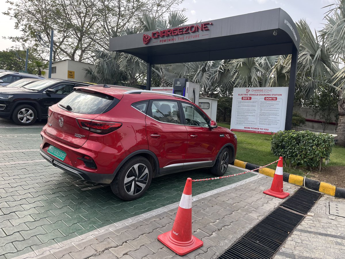 Helen Thompson 🏳️⚧️ HelenT@mastadon.social tweet media