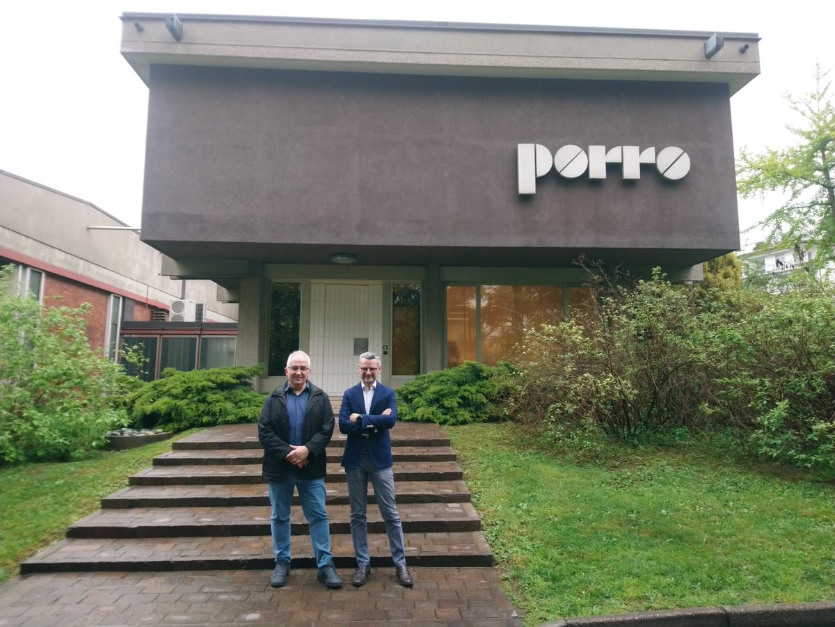 fpcatarroja's tweet photo. 🟢Francisco Aparici, #FPCatarroja, visita al alumno de #GS, Aarón Atares en 🇮🇹, Feria #Mueble Milán y empresas para movilidades de alumnado🇪🇺
Aarón realiza sus #fcts en Porro SPA🪑🛋
#insmaplus_20 #fpcatarrojaerasmusplus_insma20 #fpcatarrojaerasmusplus_cfgsfct #difonerasmusfp https://t.co/0Q4jLyseFq