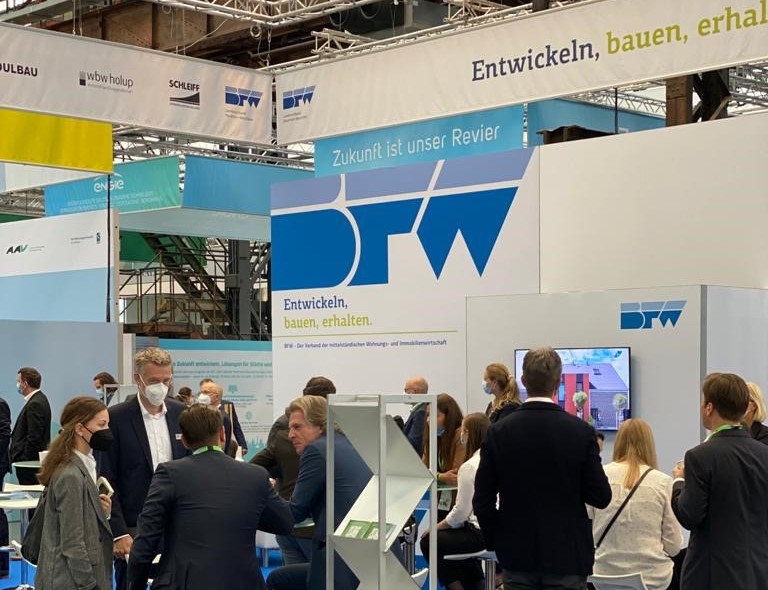 BFW__NRW's tweet photo. Als BFW NRW sind wir zusammen mit unseren Partnern auf der #polisconvention in der kommenden Woche mit einem großen Stand an beiden Tagen natürlich wieder vertreten. Kommen Sie gern beim Standempfang am Mittwoch um 13:00 vorbei! 

#bfw #polis #immobilienwirtschaft https://t.co/JwCZVSpwwJ