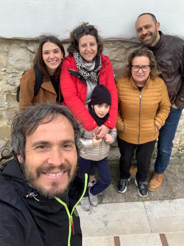 EnopolioDaunio's tweet photo. È partito da Celle di San Vito #Puglia il cammino del nomade digitale Davide Fiz: percorrerà a piedi la #viafrancigena nel tratto del cammino micaelico per giungere, infine, a Monte Sant’Angelo. Evento promosso e sostenuto da Per Aspera ad Astra ETS Associazione Culturale https://t.co/BvrO7cM8Xi