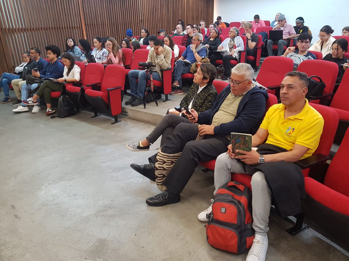 conpazmed's tweet photo. Estamos en el  2 día del encuentro  de ciudades por la paz. Participando en el panel de Consejos de Paz con las experiencias de #Bogotá y #Medellín #CiudadesPorLaPaz fotos:  @vivaciudadania https://t.co/twdKSNEIdG