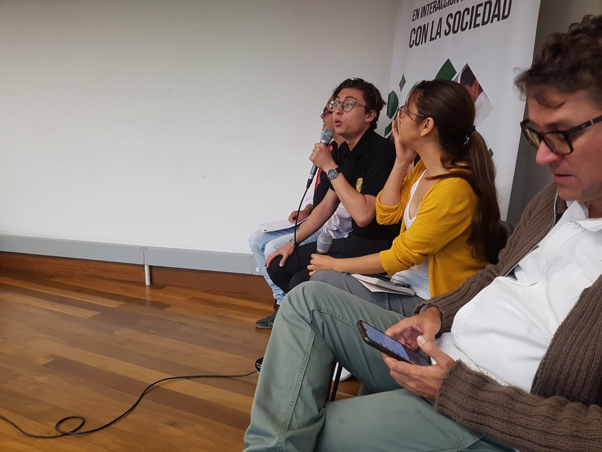 conpazmed's tweet photo. Estamos en el  2 día del encuentro  de ciudades por la paz. Participando en el panel de Consejos de Paz con las experiencias de #Bogotá y #Medellín #CiudadesPorLaPaz fotos:  @vivaciudadania https://t.co/twdKSNEIdG