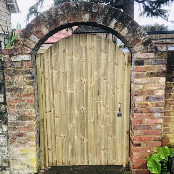 Some amazing bespoke gates fitted this week by our trained installers. All we need is a measurement and we can get working on your personal gates to suit your needs. Come in store for more details or to enquire about services we offer. #LemonFencing #Southend #Bespokegates