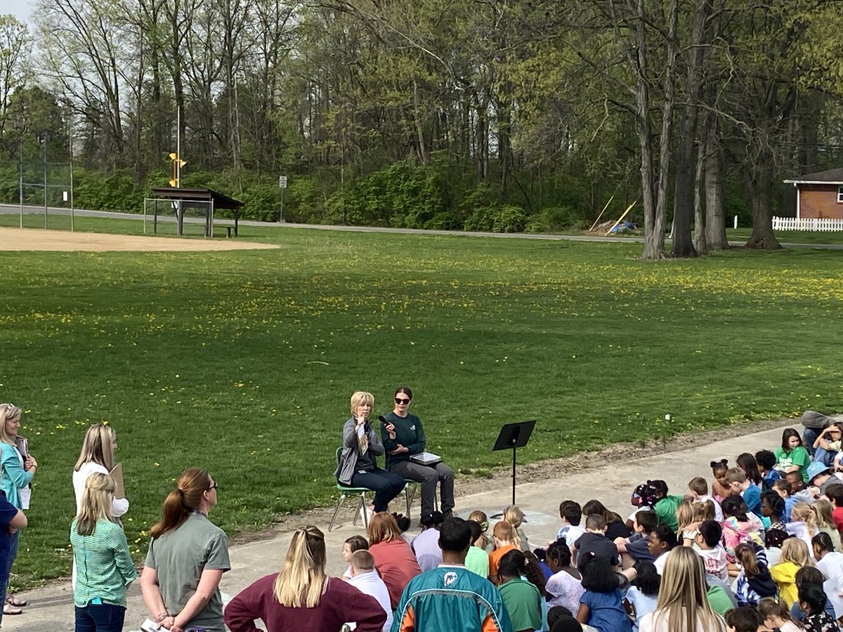 GoshenLane's tweet photo. Mayor Jadwin sharing an Earth Day story with Goshen Lane Students! ⁦@CityOfGahanna⁩ https://t.co/2T4yKRTECS