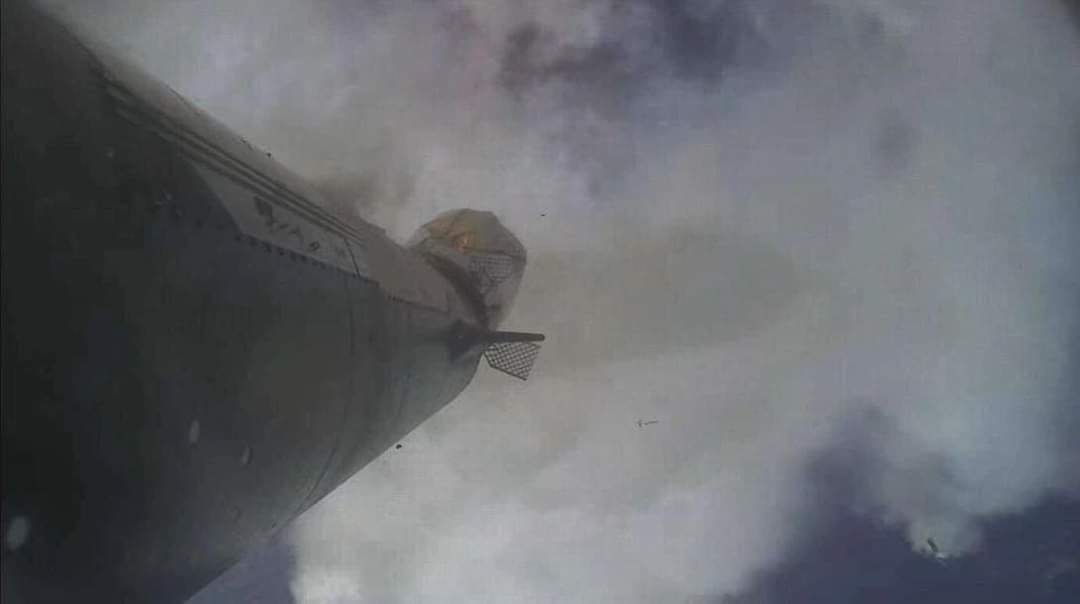 YTCandC's tweet photo. I got this from a person I won't name, who got it from a person that they won't name. It appears to show the scene just after booster FTS triggered, a second before ship FTS triggers.
#Starship #Booster7 #Ship24 #StarshipLaunch #Starshipexplosion https://t.co/1cUrwyMRzC
