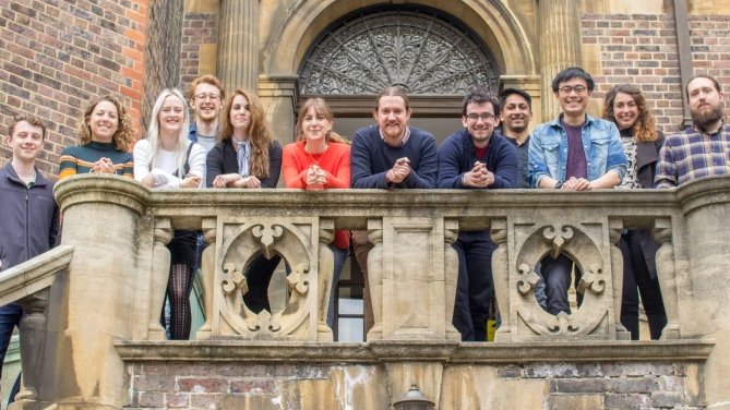 We have two Post-doc vacancies to join the <a href="/SteventonLab/">Steventon Lab</a>! 
➡️Research Associate in Bioengineering, looking at early embryo development 🧬
➡️Research Associate in Developmental Genetics, working with gene expression within zebrafish embryos 🐟
🔗 gen.cam.ac.uk/join-us/curren…