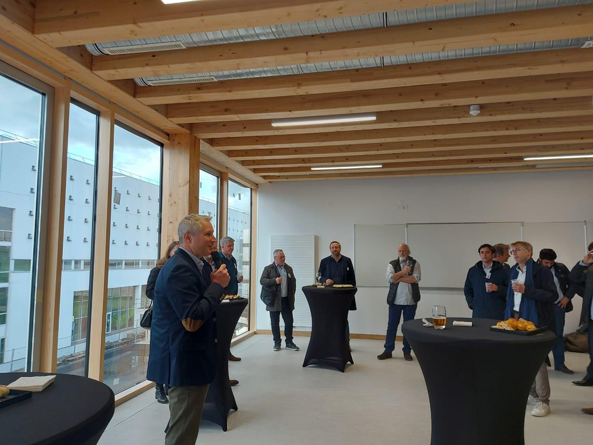 [ALUMNI]
 
La semaine passée a eu lieu le premier évènement des Rabot Alumni à Paris 🥳

📢Le prochain événement aura lieu fin mai sur Lille
 
Vous ne faites pas encore partie du réseau Alumni ?

➡ Envoyez-nous vos coordonnées à : communication@rabotdutilleul.com