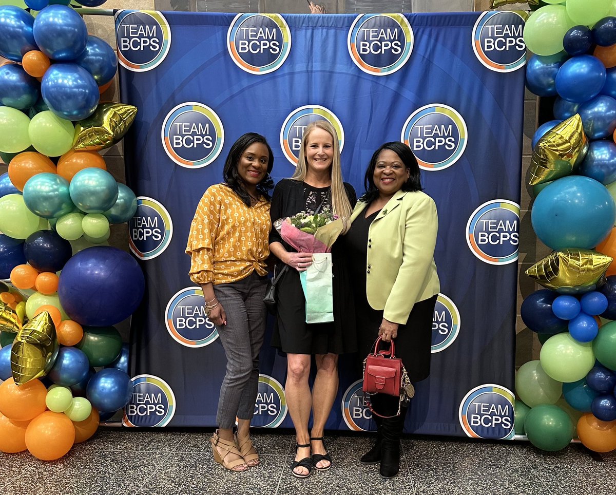 MsTelisaW's tweet photo. 📣A huge shout out to the Elementary VLP 2022-2023 Teacher of the Year! Ms. Krause brightens any room she enters and touches the lives of so many each day! Congratulations to our rock star, Ms. Krause! 💐 #BCPSChampions
@JGibison @BCPSVLPGoodNews @mbb0809 https://t.co/WPDw2zf3Xi