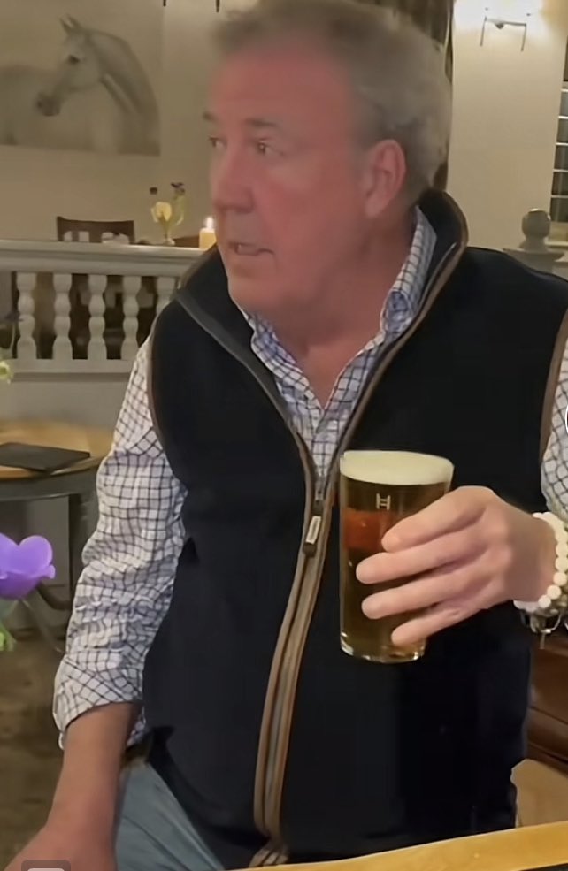 Batty Hattie tweet media