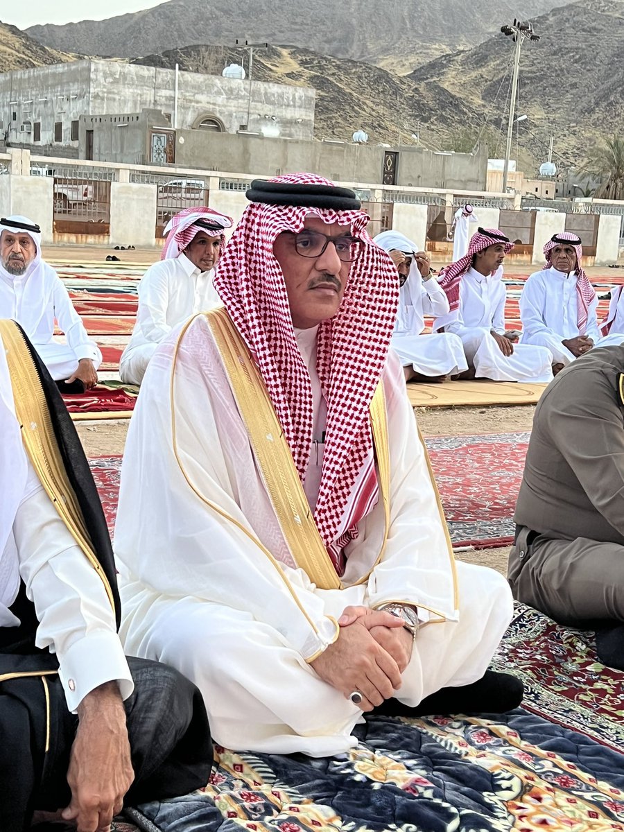 bdareentwet's tweet photo. أدى جموع من المواطنين والمقيمين في مصلى العيد بينبع النخل صلاة عيد الفطر المبارك يتقدمهم رئيس مركز ينبع النخل بندر بن نايف ابن راجح البدراني ورئيس مركز شرطة ينبع النخل المقدم :صلاح السناني https://t.co/0zzH7Ovhx9