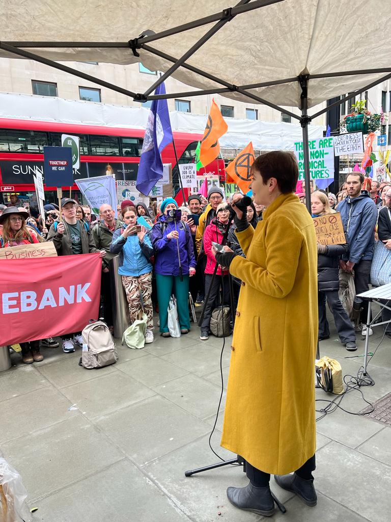 CarolineLucas's tweet photo. So inspiring to see thousands out on the streets today. The demands for Govt are clear:

- Tell the truth about the #climateemergency
- Stop being complicit in countless climate crimes from oil fields to coal mines
- Keep new fossil fuels in the ground &amp; #StopRosebank

#TheBigOne https://t.co/l5I48dfvay