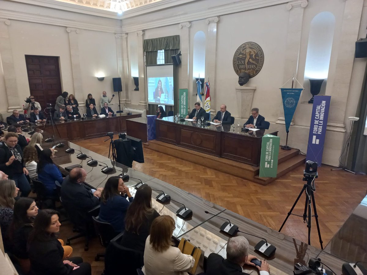 PTLCSAPEM's tweet photo. #ptlc #forodecapital
📌 Presentes en el Lanzamiento del 15º @Foro_de_Capital 
📌 Encabezan el acto el rector @mammarellaej ; el gobernador de Santa Fe @omarperotti y el intendente de la ciudad de Santa Fe @emiliojaton 👏👏 https://t.co/R3WWergU7B