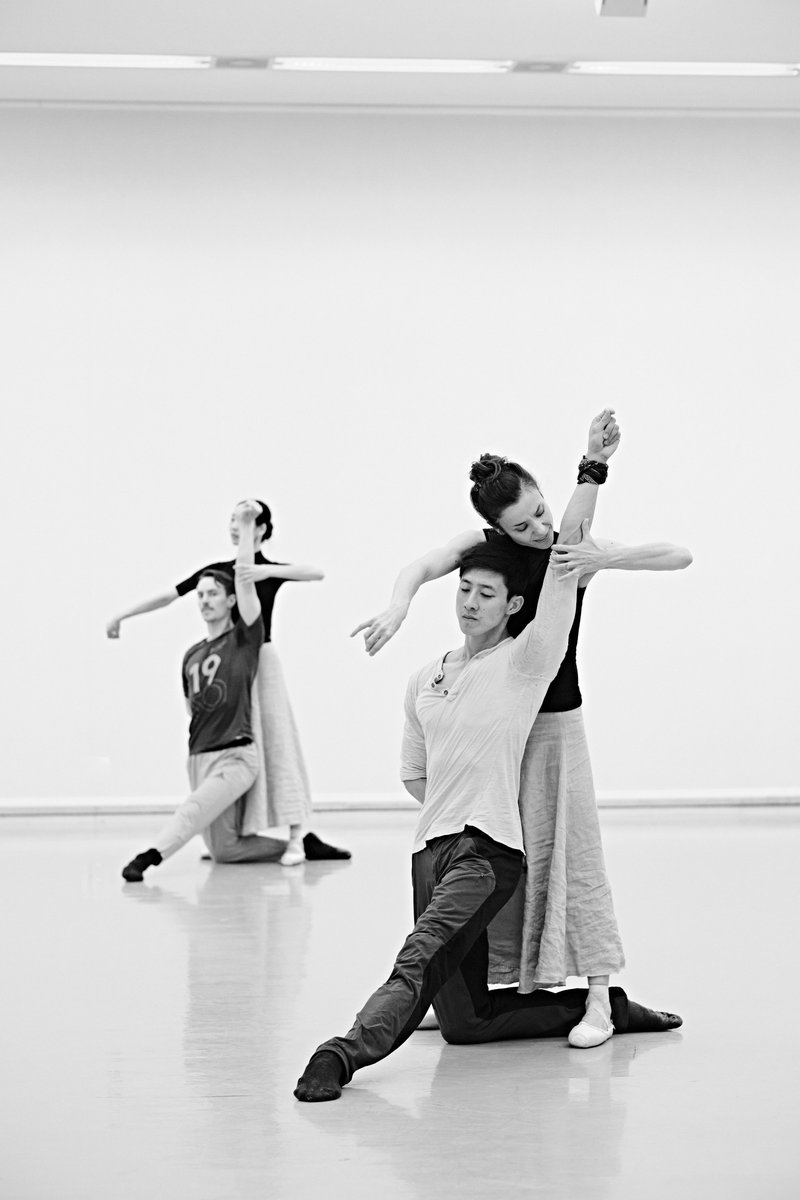 operzuerich's tweet photo. EINFÜHRUNGSMATINEE | Die erste Gelegenheit, die designierte Ballettdirektorin live zu erleben: @CathyRMarston stellt sich am So, 23 Apr 2023, dem Zürcher Publikum mit einer ihrer erfolgreichsten Arbeiten #THECELLIST vor und spricht über die Entstehung. 🎫 https://t.co/bvaDkXeW7V https://t.co/jdpfG0jZiz