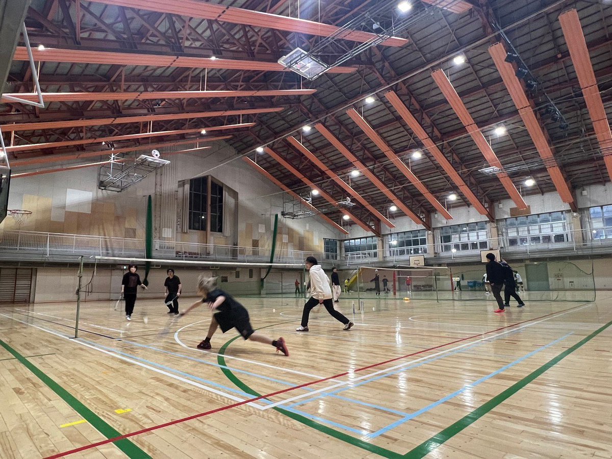 SOU_badminton's tweet photo. 新年度バドミントンサークルの会計になりました大林です！
今年度からTwitter運営します！よろしくお願いします！
今日は新学年になって２回目の活動でした！
新入部員も募集しています！
詳しいことはDMで聞いてくださればなんでもお答え致しますので気軽に話しかけてください😙 https://t.co/2DrNS3XEPM