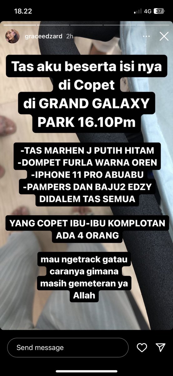 karinaamap's tweet photo. kena copet di Grand Galaxy Park hari ini, udah minta tolong ditindak tapi nggak ada feedback, copetnya kayaknya ibu2 (kalo ga nyamar) dan berempat, udah professional bgt nih soalnya lgsg di matiin semua2nya jd gabisa detect lokasi😅 @DivHumas_Polri https://t.co/IPsGeuK1nF