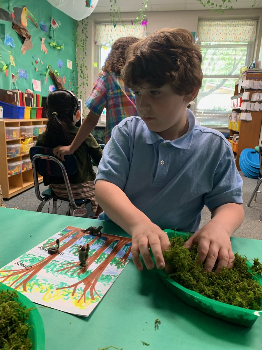 Mrs. High’s leaders researched the rainforest habitat! They were able to share their expertise about the rainforest to our guests on Leadership day! 🦥