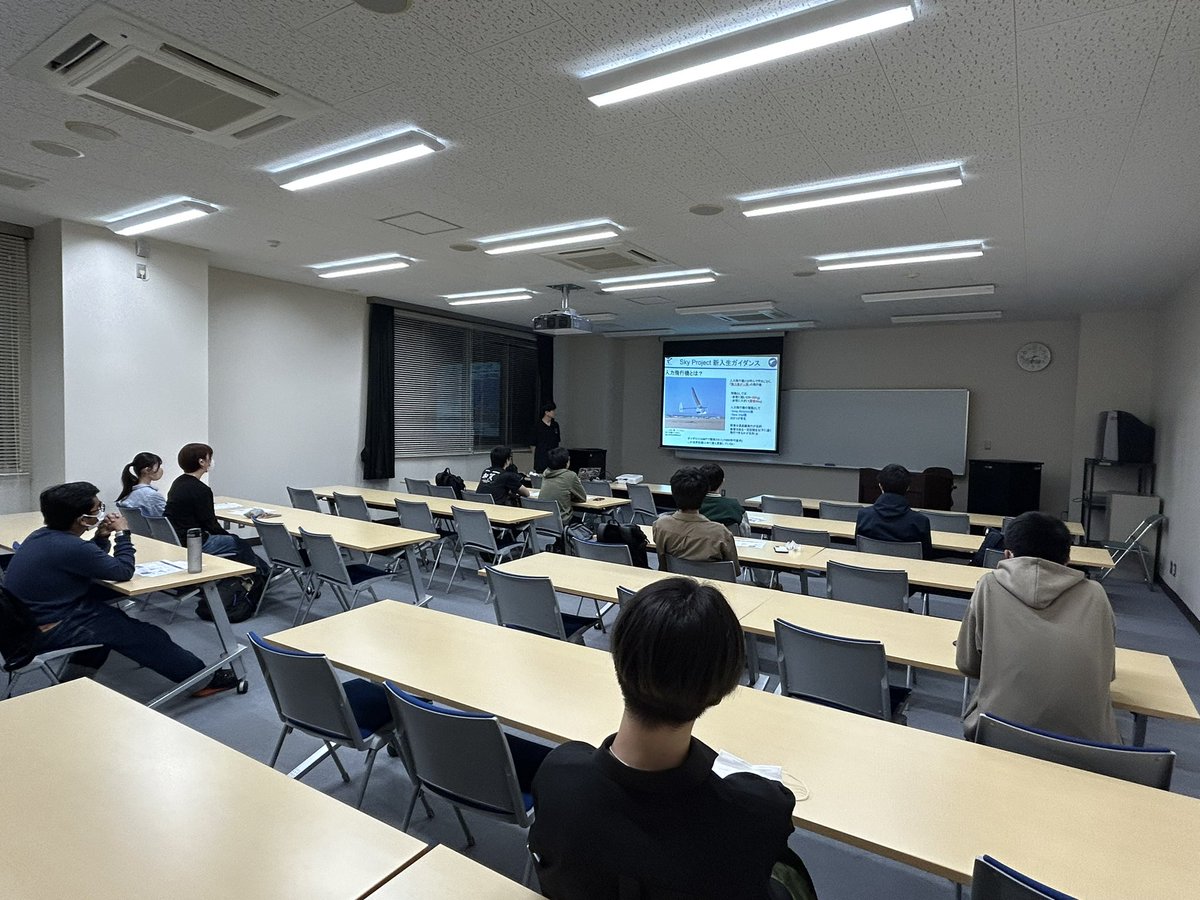 SkyProject11's tweet photo. 本日、電装班長が新入部員向けガイダンスを行いました!
#SkyProject #春からスカプロ https://t.co/15vUP22Pdc