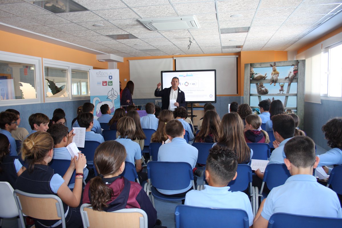 ColegiosISP's tweet photo. Esta semana los grupos de 5º y 6º de Primaria han participado en el taller de ODS promovido por @Bionord_  y el @ajuntpeniscola exponiendo sus originales y creativos trabajos. https://t.co/Iv7uiy3OeG