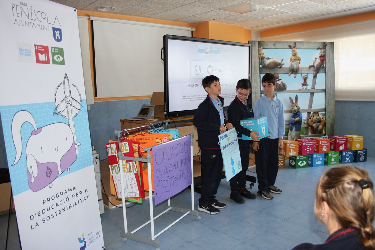 ColegiosISP's tweet photo. Esta semana los grupos de 5º y 6º de Primaria han participado en el taller de ODS promovido por @Bionord_  y el @ajuntpeniscola exponiendo sus originales y creativos trabajos. https://t.co/Iv7uiy3OeG