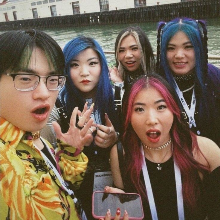 ItsAlexerFlame's tweet photo. Hey krew! Congrats on 10M, I'm crying with tears while watching the live I'm filled with happiness seeing you all achieve it ,you guys keep posting every day never giving up on kf, we luv you guys so much,I hope this message will reach you krew! #kftwt #krewreacts @ItsFunneh https://t.co/lZTZ9U5g8I