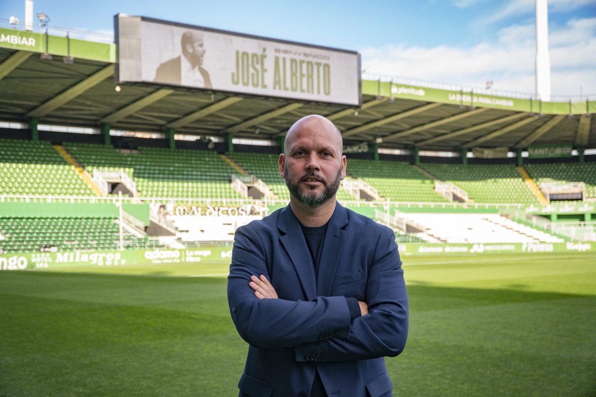 partidazocope's tweet photo. 🤬 La rajada de José Alberto, entrenador del @realracingclub:

📺 "Somos el equipo más perjudicado por el VAR, es algo objetivo"

👀 "Estaríamos salvados si no fuese por el VAR"

🟥 "No es normal que el Racing lleve 12 expulsiones esta temporada"

📻 #PartidazoCope https://t.co/fsmb9BRWUA