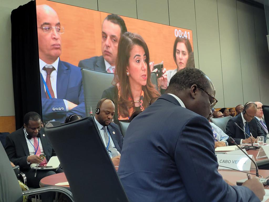 ECA_OFFICIAL's tweet image. 4/4 « Le #CommonFramework du G20 devrait être révisé pour être plus limité dans le temps et transparent, pour suspendre le service de la dette sur demande et étendre l&apos;éligibilité aux Pays à revenu intermédiaire…