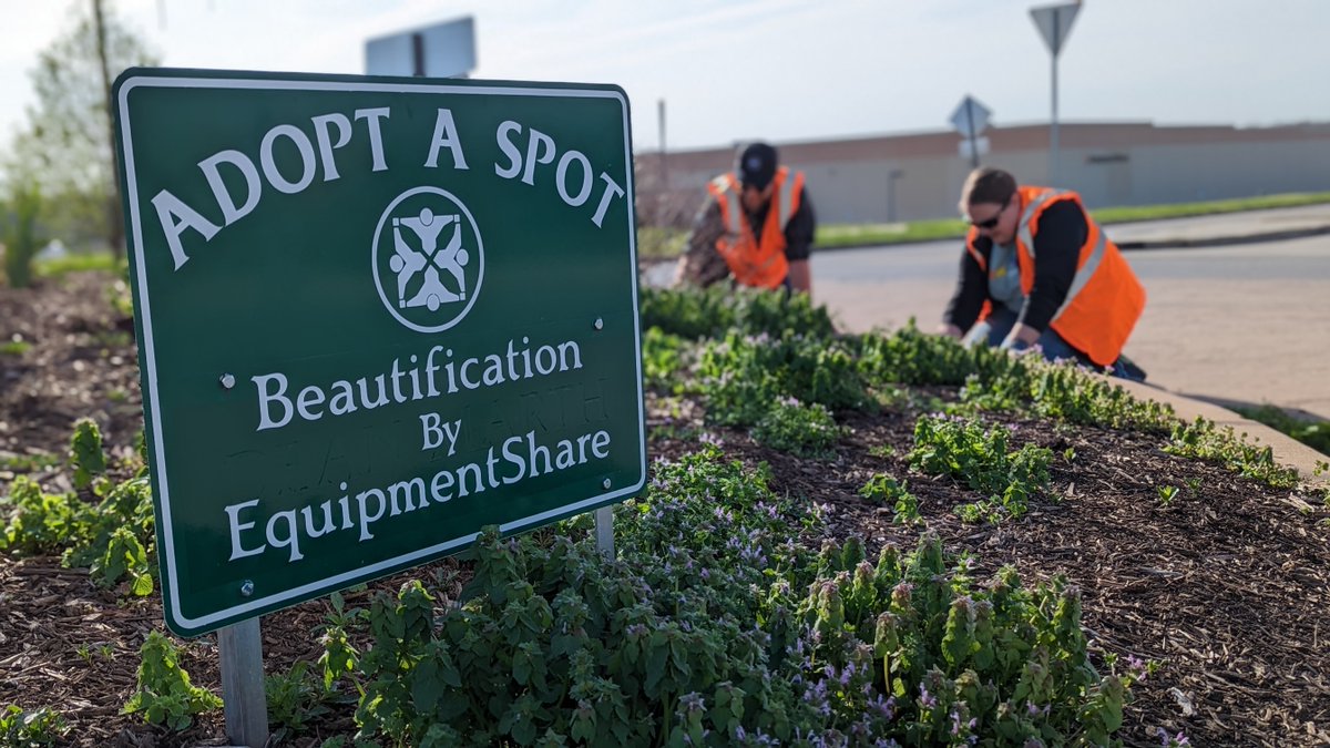 EquipmentShare's tweet photo. This week, EquipmentShare employees spent their time volunteering with organizations across the state of Missouri as a part of our Giving Back Week 2023.

Our community has always supported us, and we're very thankful to have the opportunities to help give back in any way we can! https://t.co/jjH9FSpJUw