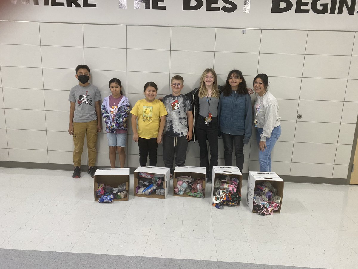 penateach's tweet photo. Socks for Foster Care was a success! Thank you @Vanguard_Nhs for your partnership. We collected around 300 socks! 🧦 #ruthes @GutierrezRuthES https://t.co/CwMrpitiVl