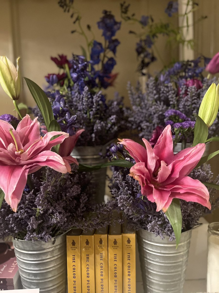 harriettsbooks's tweet photo. I keep asking florists if they’ll train me—cause Books &amp; Buds could be a whole thing. #WillWorkForFlowers https://t.co/5prMmjcG4F