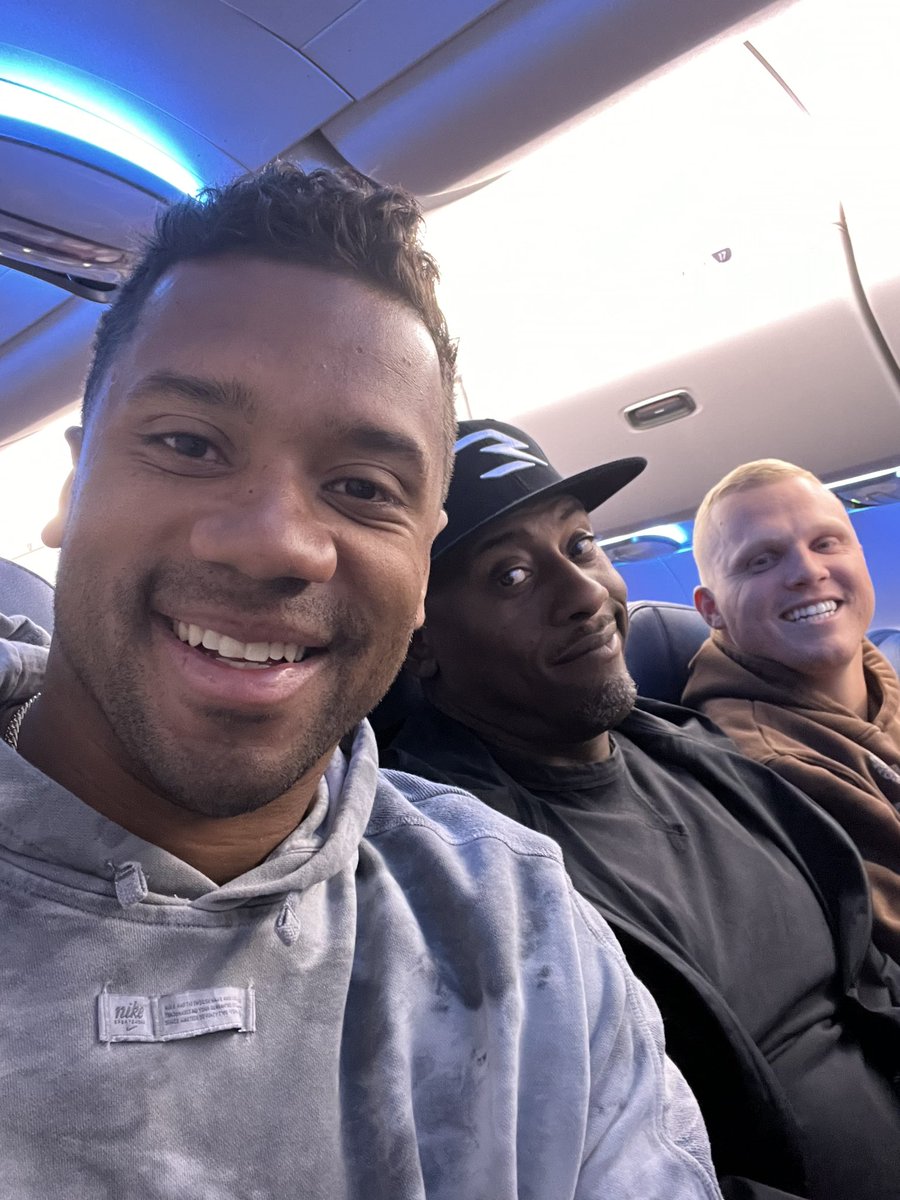 DangeRussWilson's tweet photo. Don’t forget to smile today! 
Joy comes in the morning! #Gratitude https://t.co/px8Xca6MEV