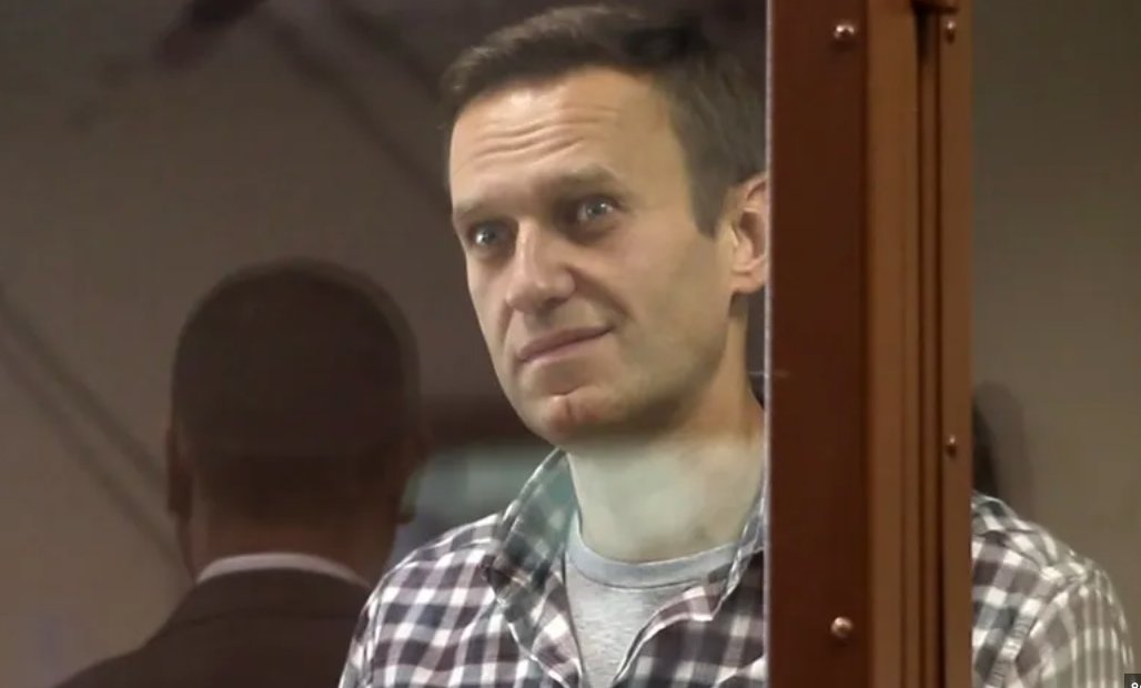 26 апреля (это среда), в 10 часов в Басманном суде Навального будут ограничивать в ознакомлении с материалами его уголовного  дела. 
Алексей Навальный будет участвовать. 
Это означает начало судебного рассмотрения нового большого уголовного дела против него.